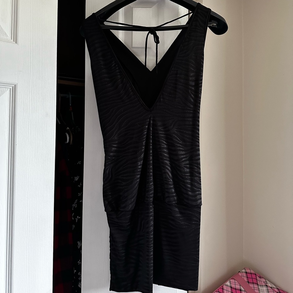 Sequin middle low cut dress - Picture 2 of 3